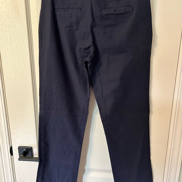 Tommy Hilfiger pants. Size 6 - Picture 3 of 3